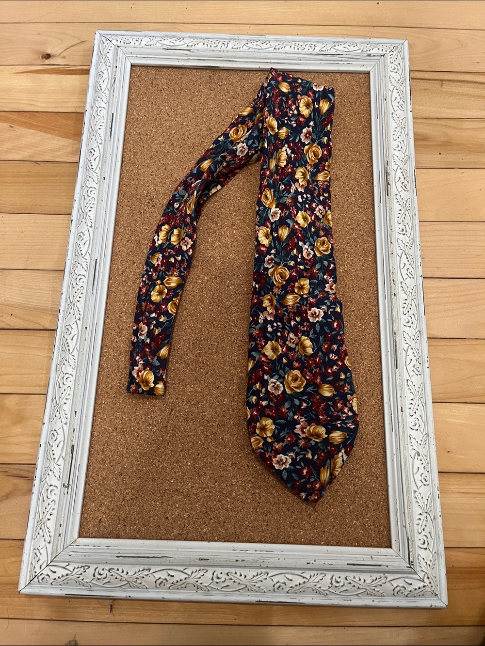 Unbranded vintage flower necktie